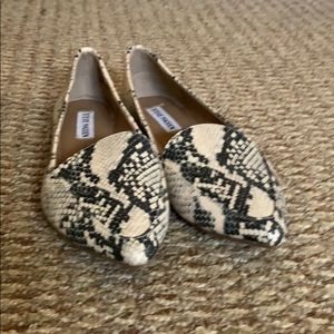 BRAND NEW Steve Madden flats